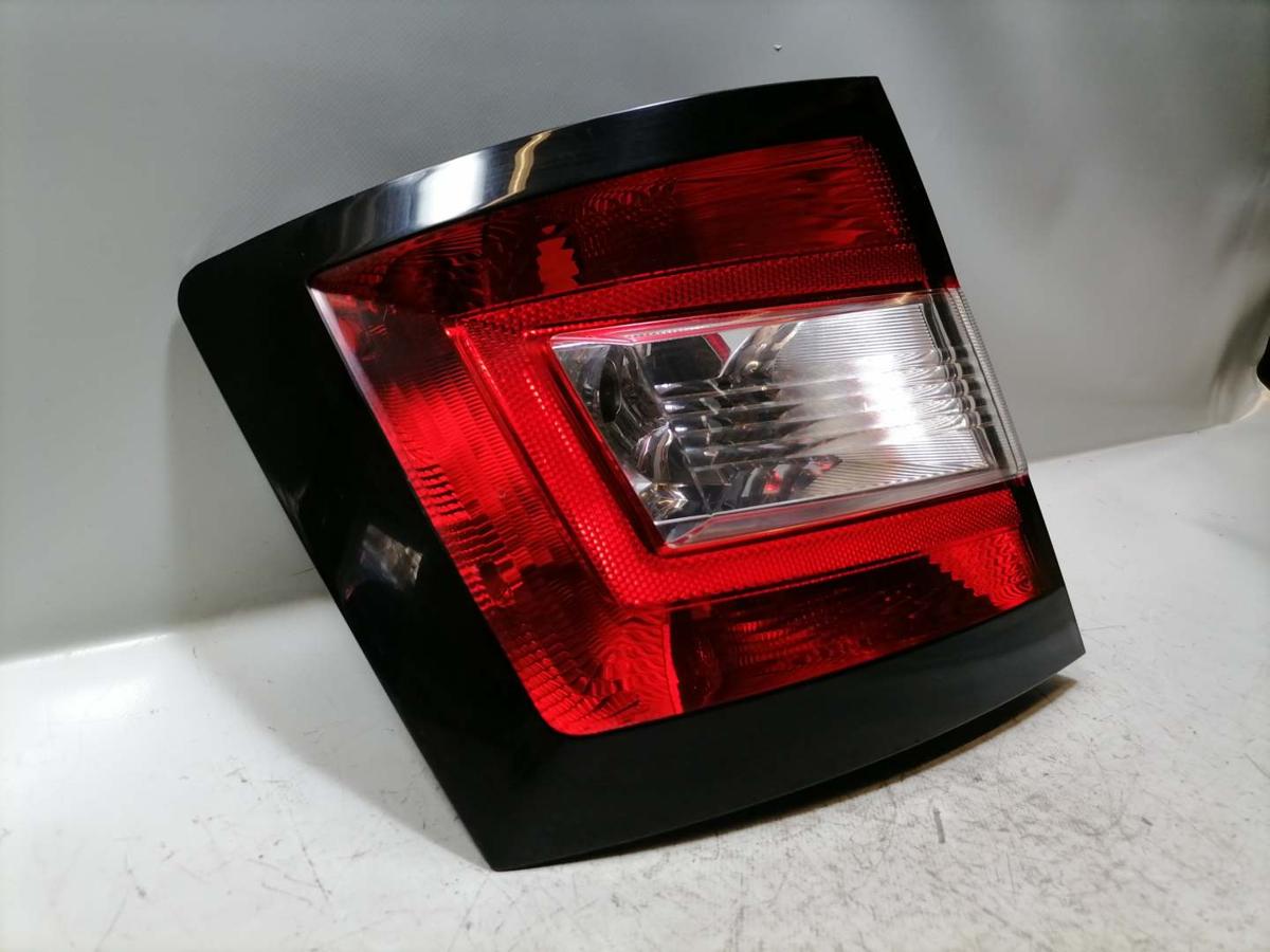Skoda Fabia 3 original R&uuml;cklicht R&uuml;ckleuchte Schlussleuchte links Flie&szlig;heck Bj.2015